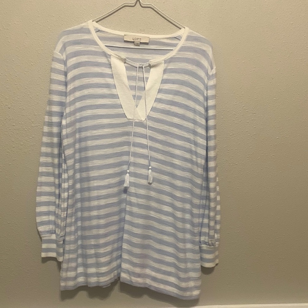 LOFT light weight summer top. Size Large. Excellent condition!